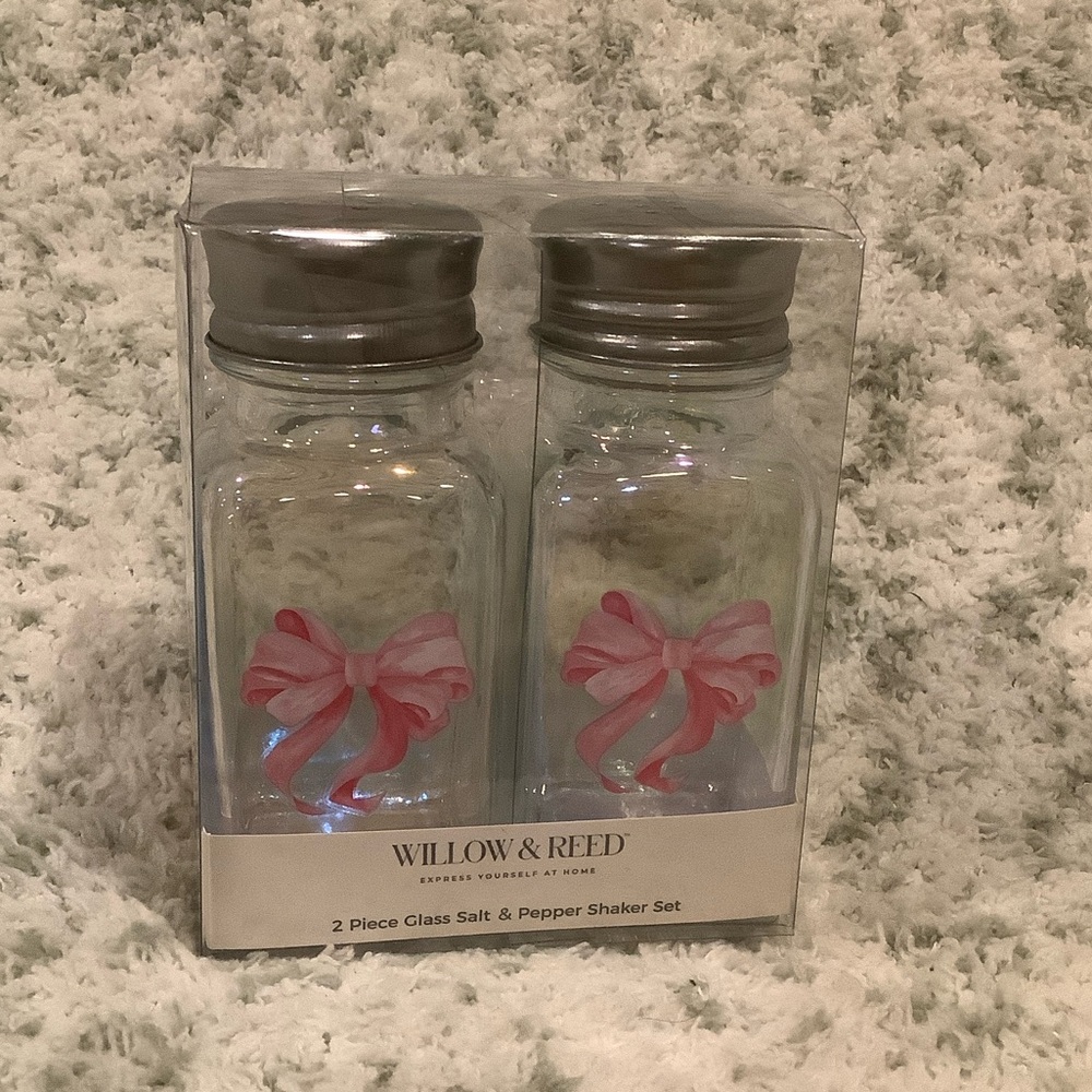 Willow & Reed Pink Ribbon Valentines Day Glass Salt Pepper Shaker Set NWT boxed - Picture 11 of 14